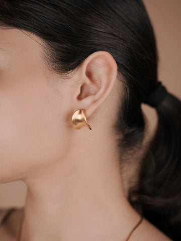 Sleek Arc Earring - 18k Gold Plated