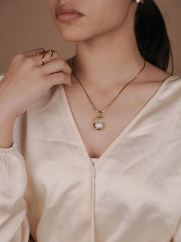 Half bay moon Necklace - 18k Gold Plated