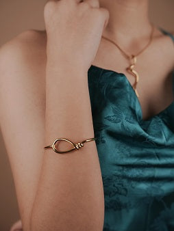 Bold Loop Bracelet - 18k Gold Plated