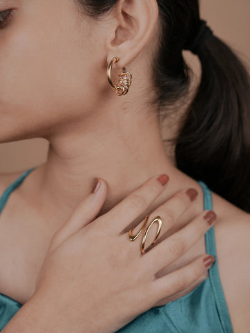 Entangled Beauty Hoop Earring - 18k Gold Plated