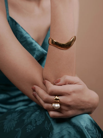 Sleek Arc Bracelet - 18k Gold Plated