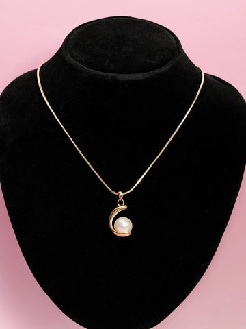 Half bay moon Necklace - 18k Gold Plated